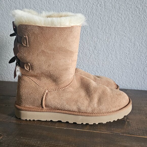 Ugg Bailey Bow II Boots - like new - Picture 6 of 7